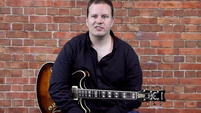 Spicing up the Blues - Soloing with Arpeggios